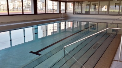 Das Schwimmbad ist ideal fr den Schwimmunterricht.